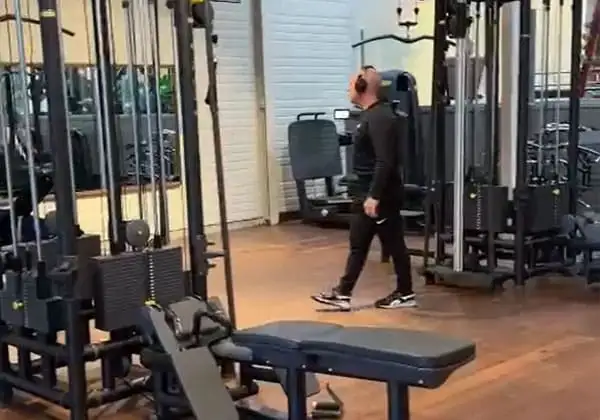 Grote zaal met Technogym-krachttoestellen
